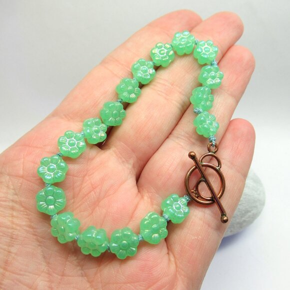 Uranium glass Flower Bracelet - Picture 2 of 8